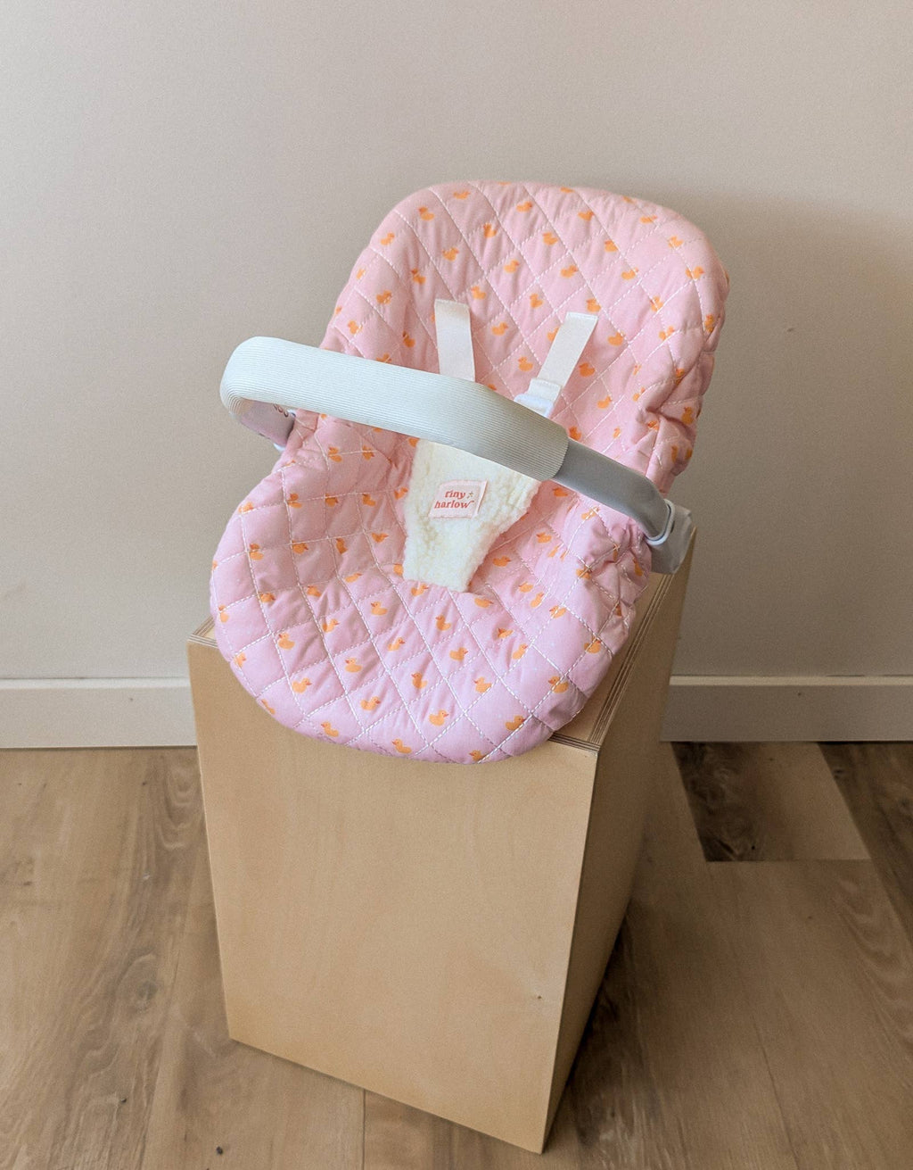 Tiny Harlow Car Seat - Pink Ducky